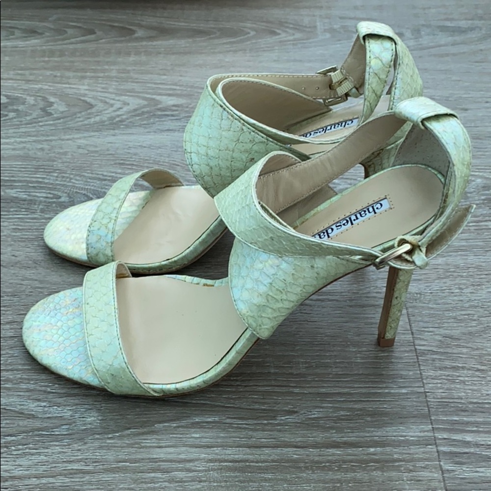 ❤️ Charles David Iridescent Snake Heels